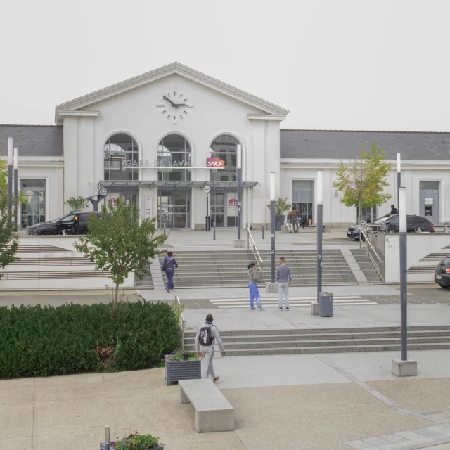 Gare De Laval 3 Pcg