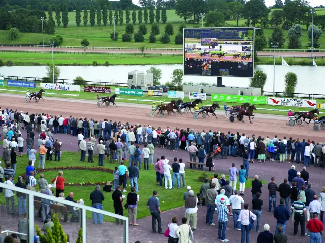 Societe-des-Courses-Hippodrome-de-Laval-6.jpg