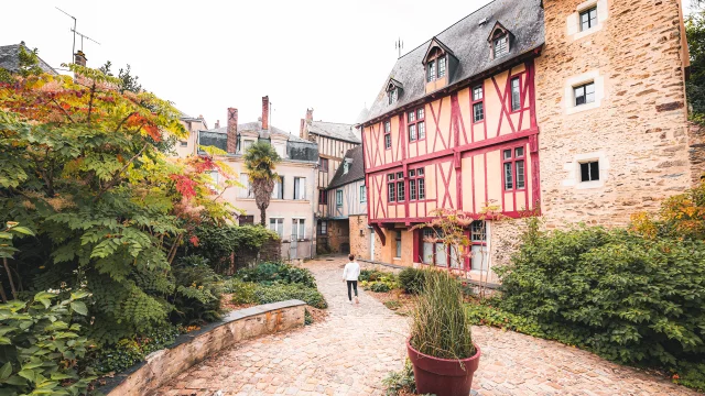 Centre-ville_de_Chateau-Gontier-CP-Lezbroz_-_Teddy_Verneuil_-_Mayenne_Tourisme-8187-1920px.jpg