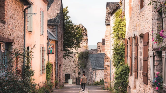 Village De Sainte Suzanne Cp Lezbroz Teddy Verneuil Mayenne Tourisme 8240