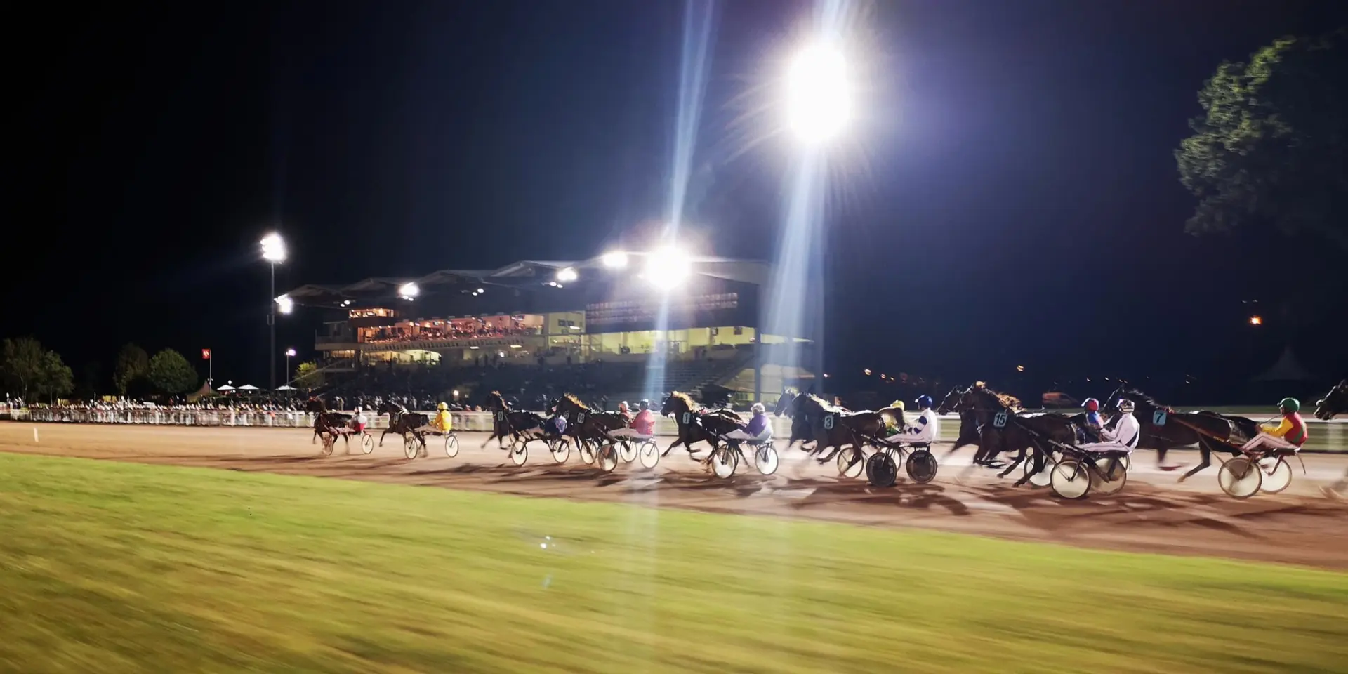 Course à l'Hippodrome de Laval, vue sur les Sulcky.