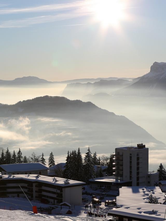 La station du Collet en hiver en fin de journée