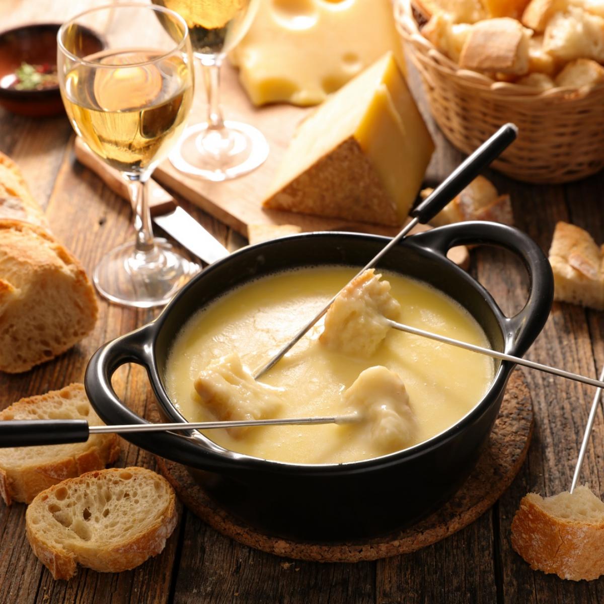 Manger une fondue | Le Collet