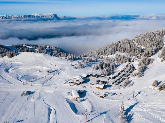 Station du Collet en hiver sous la neige