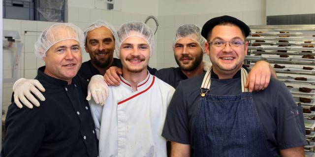 Equipe de cuisine du village vacances Terrou, Lot