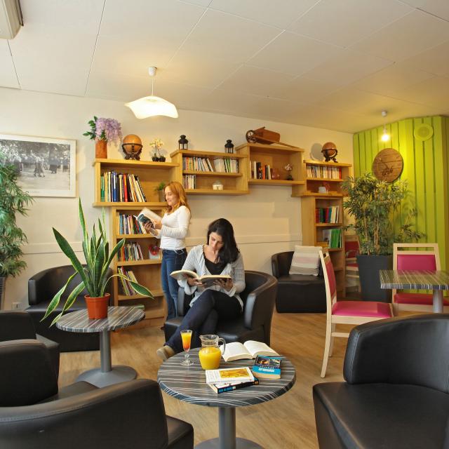 Salon Bibliotheque Terrou Lot
