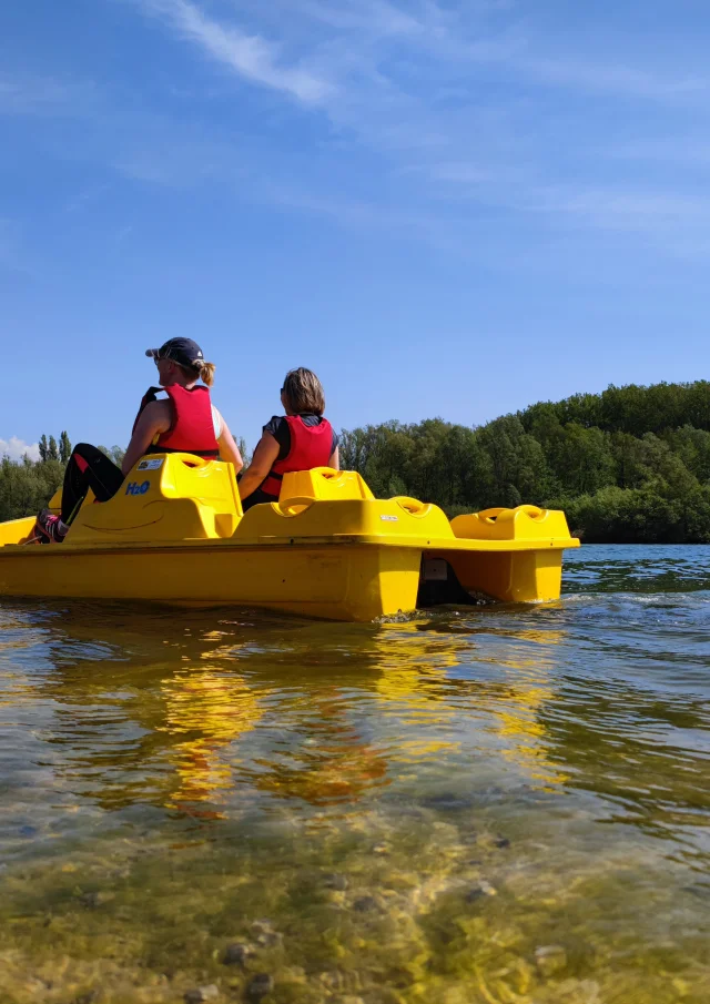 Base Nautique Gamaches Plein Air, pédalo sur l'étangs