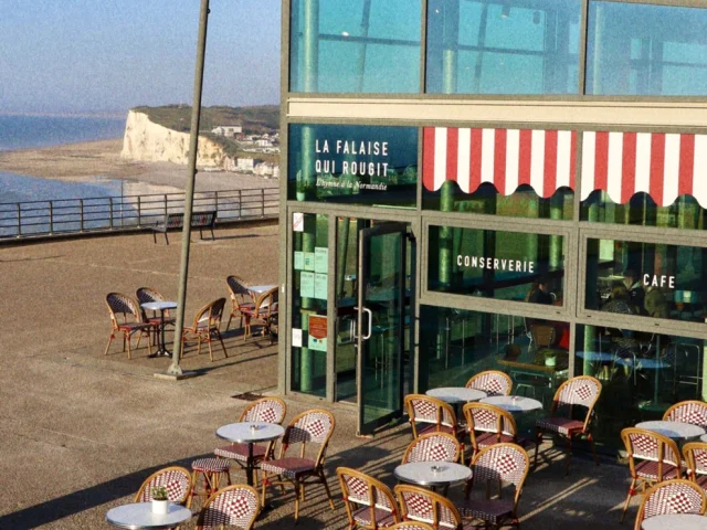 Le Treport Cafe Boutique La Falaise Qui Rougit