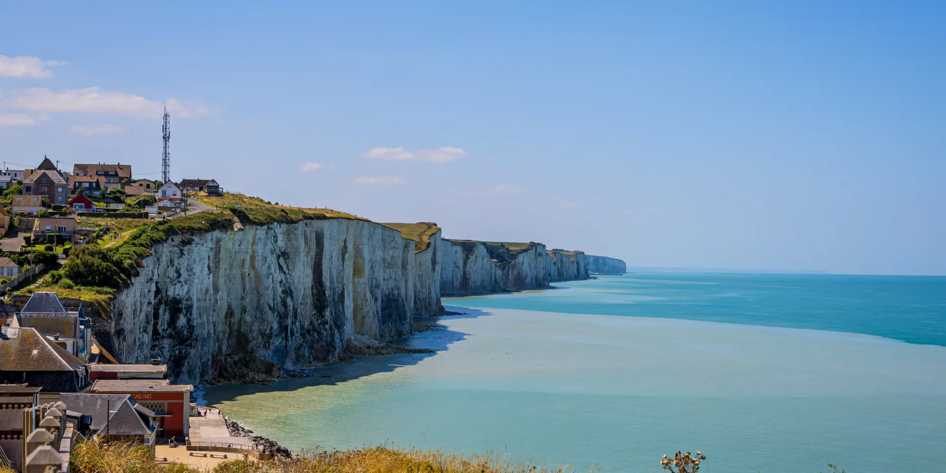Vue sur la mer et la plage du haut des falaises de Ault