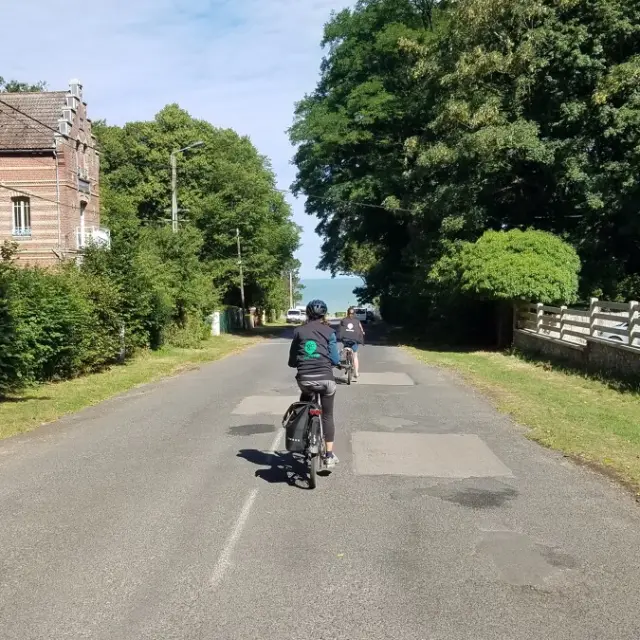 Bois de Cise, descente vers la mer à vélo