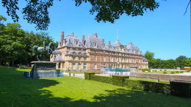 Château-Musée Louis-Philippe depuis l'allée du Cheval
