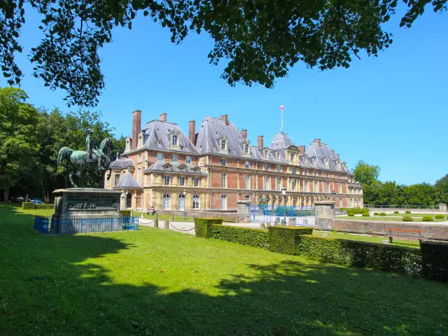 Château-Musée Louis-Philippe depuis l'allée du Cheval