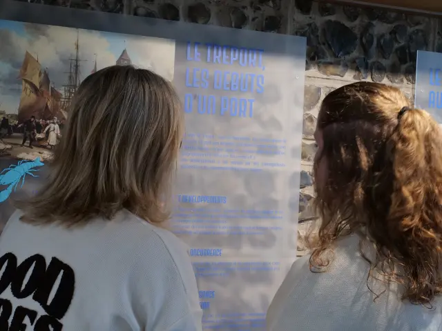 Le Treport Port Center 06 M. Bosse Panelle Rotated