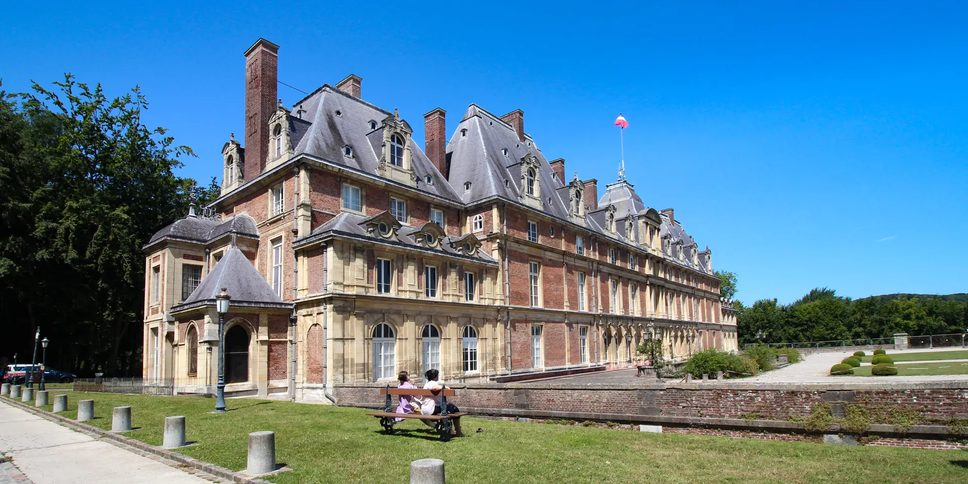 Château d'Eu, ayant appartenu à Louis-Philippe et la famille d'Orléans. La partie musée vous contera une partie de l'histoire de France.