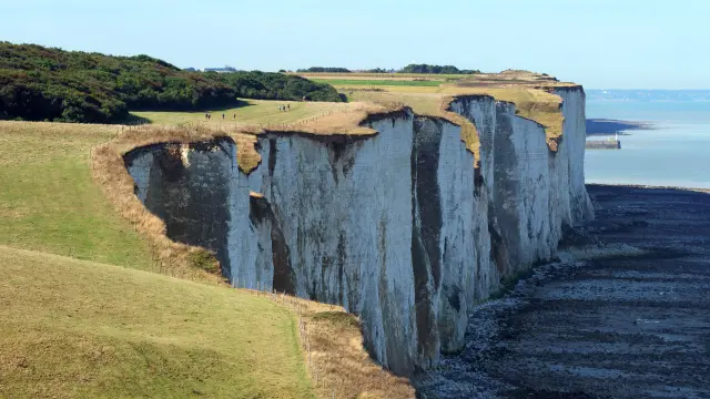 Entre Mers-les-Bains et Ault, les falaises de craie majestueuses s'élèvent pour vous offrir les meilleurs points de vue.