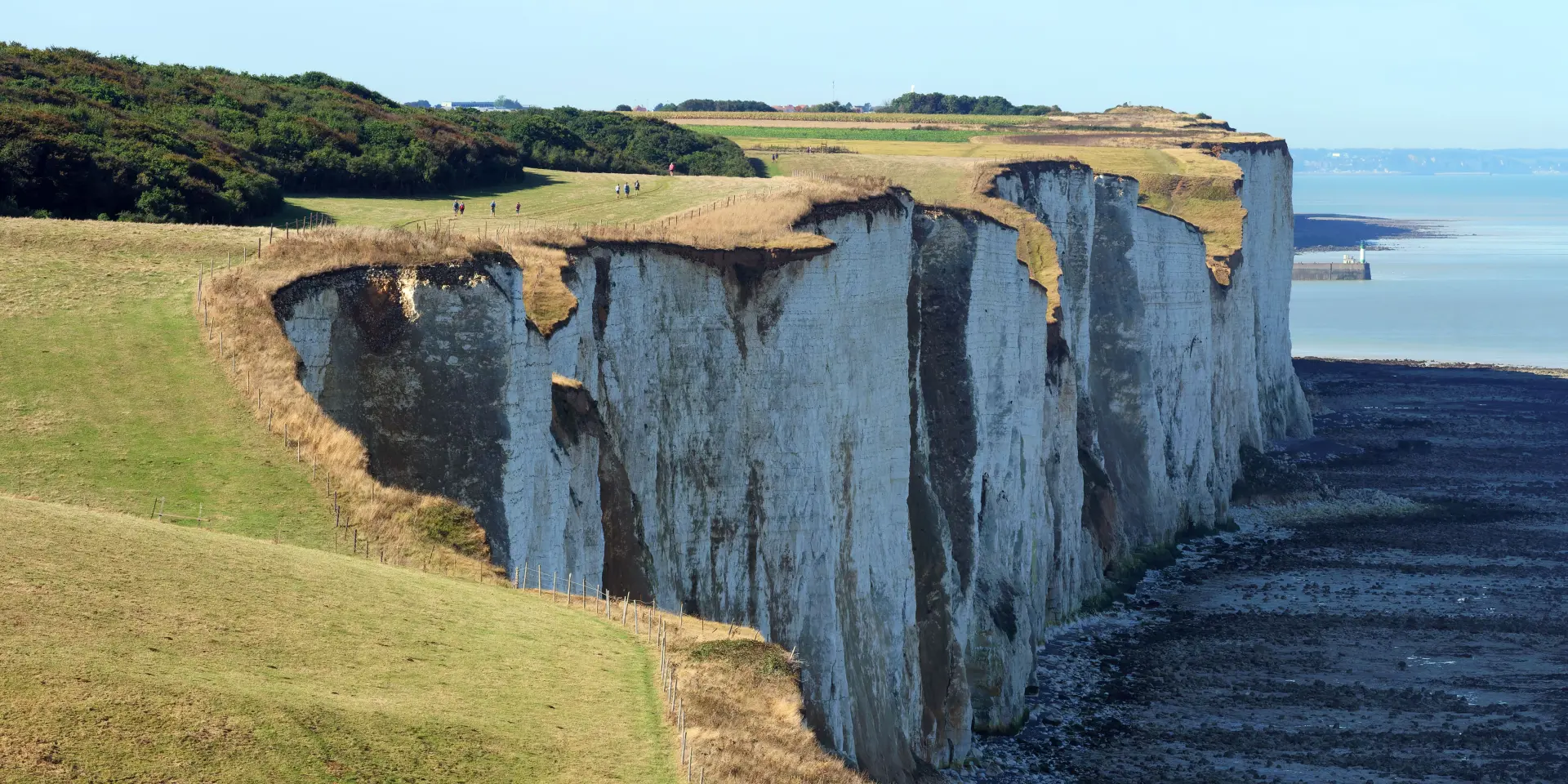 Entre Mers-les-Bains et Ault, les falaises de craie majestueuses s'élèvent pour vous offrir les meilleurs points de vue.