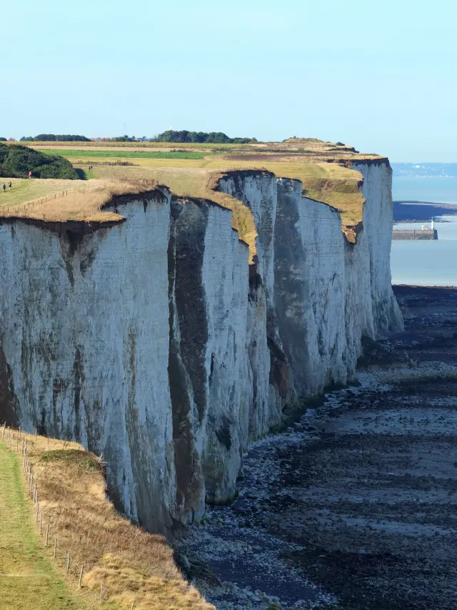 Entre Mers-les-Bains et Ault, les falaises de craie majestueuses s'élèvent pour vous offrir les meilleurs points de vue.