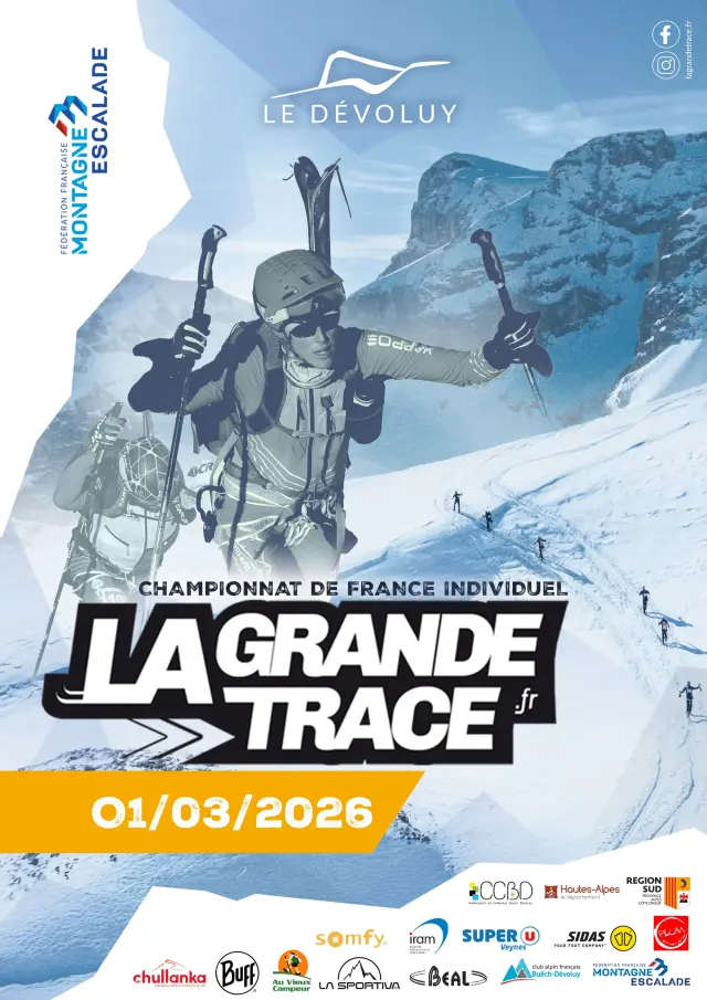 Poster van La Grande Trace 2026 met een ski-alpinist op een besneeuwde helling voor de rotswanden van Le Dévoluy.