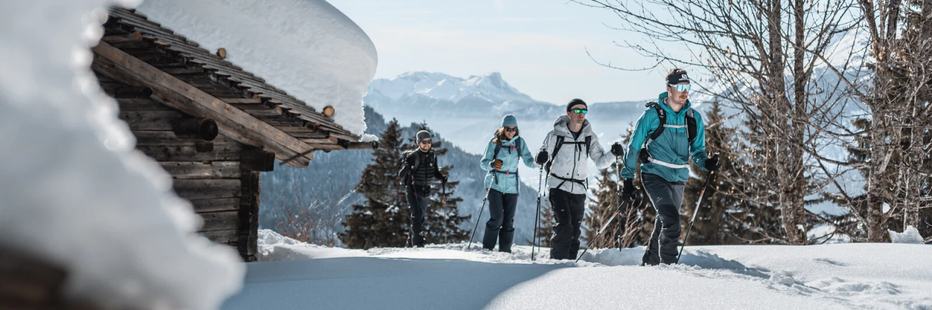 Randonnée raquettes en groupe au Grand-Bornand