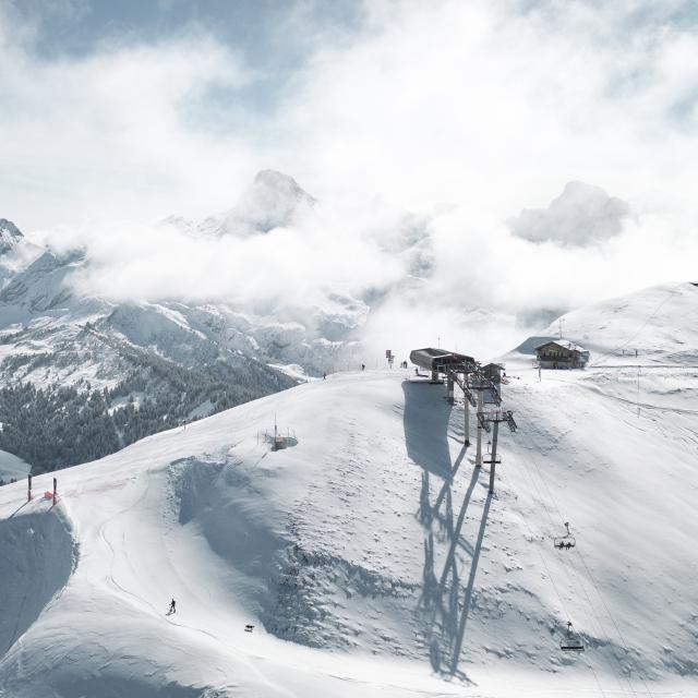 Domaine skiable enneigé