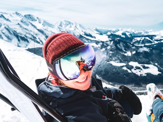 Skier facing the panorama from the Grand-Bornand ski area