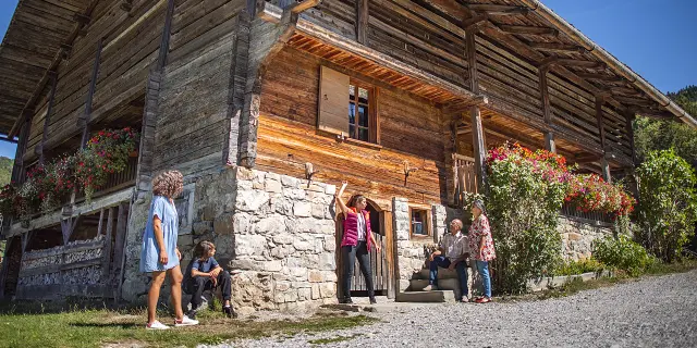 Visite guidée de la Maison du Patrimoine en été
