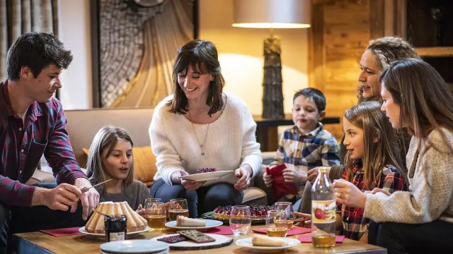 Familienimbiss in einem Chalet in Le Grand-Bornand.