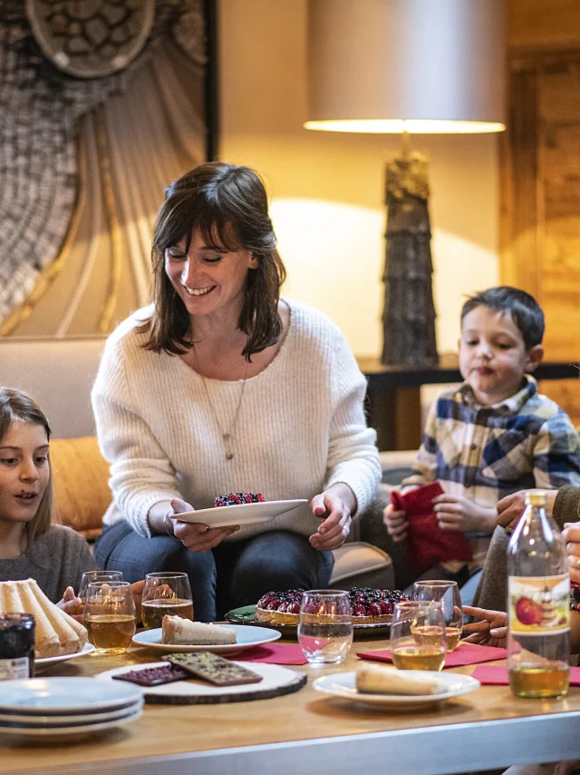 A family snack in a chalet in Grand-Bornand.