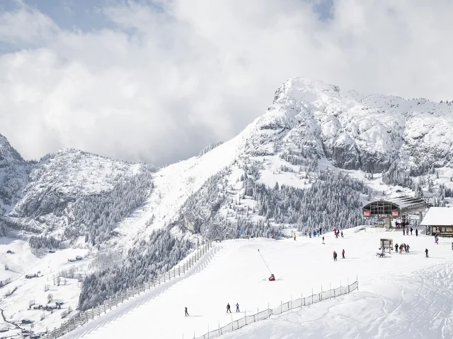 Le plateau de La Floria, avec le massif du Bargy en arrière-plan