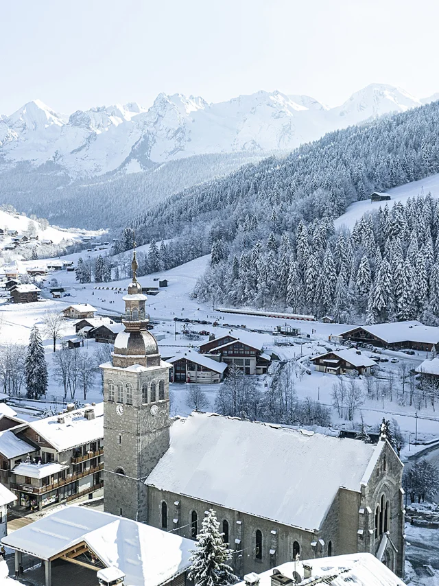 Vue du village du Grand-Bornand en hiver