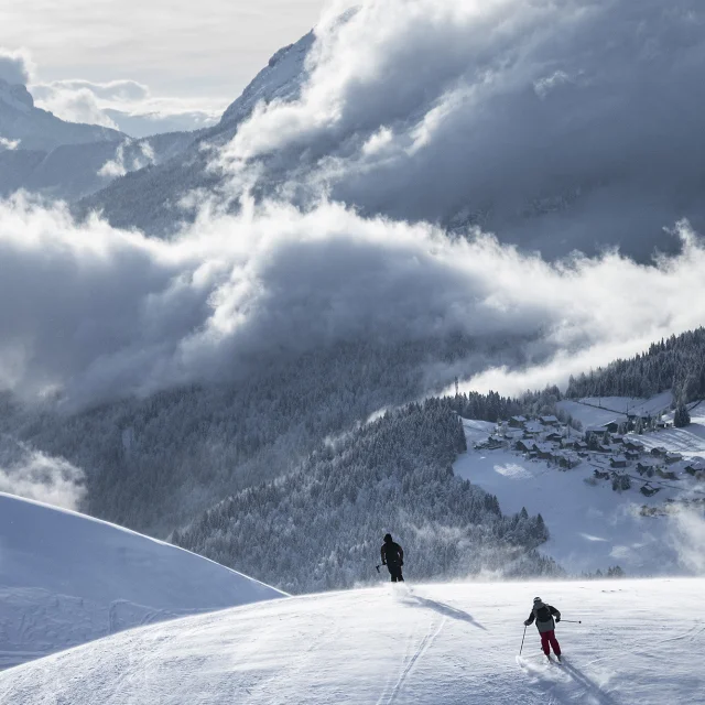 Vue au drone du domaine skiable alpin