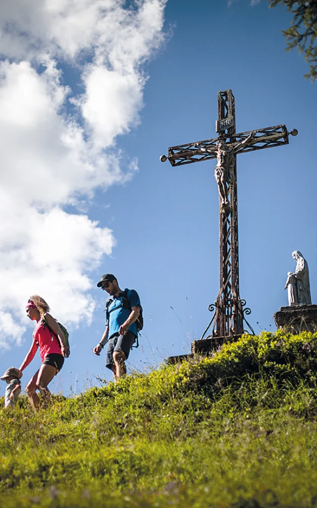 Le chemin de Croix de la Duche - Randonnée patrimoine en famille en été