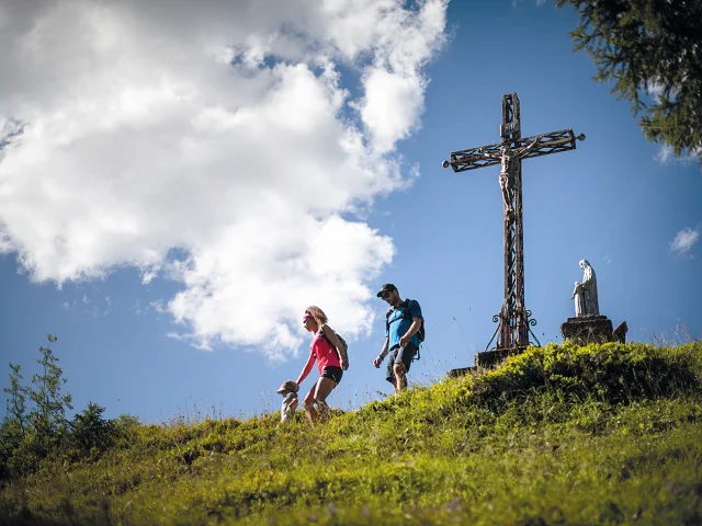 Le chemin de Croix de la Duche - Randonnée patrimoine en famille en été