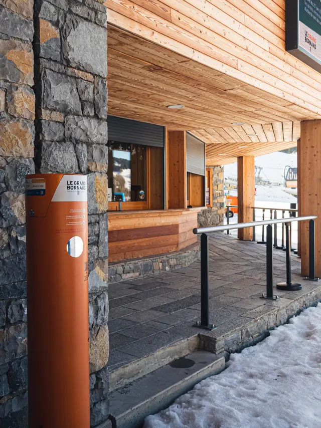 Sun'box : distributeur de crème solaire sur le domaine skiable alpin !