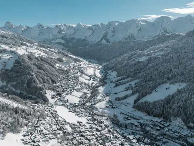 Vue aérienne du Village en hiver