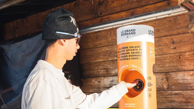 Sun'box : distributeur de crème solaire sur le domaine skiable alpin !