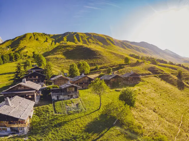 Le hameau des Bouts en été
