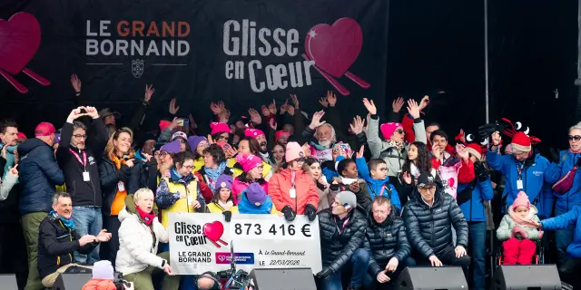 Remise du chèque lors de la 17e édition de Glisse en Cœur, du 20 au 22 mars 2026