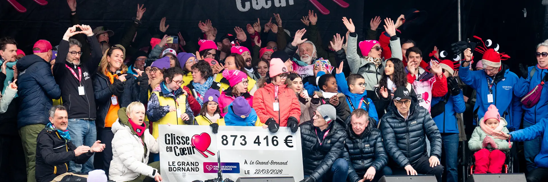 Remise du chèque lors de la 17e édition de Glisse en Cœur, du 20 au 22 mars 2026