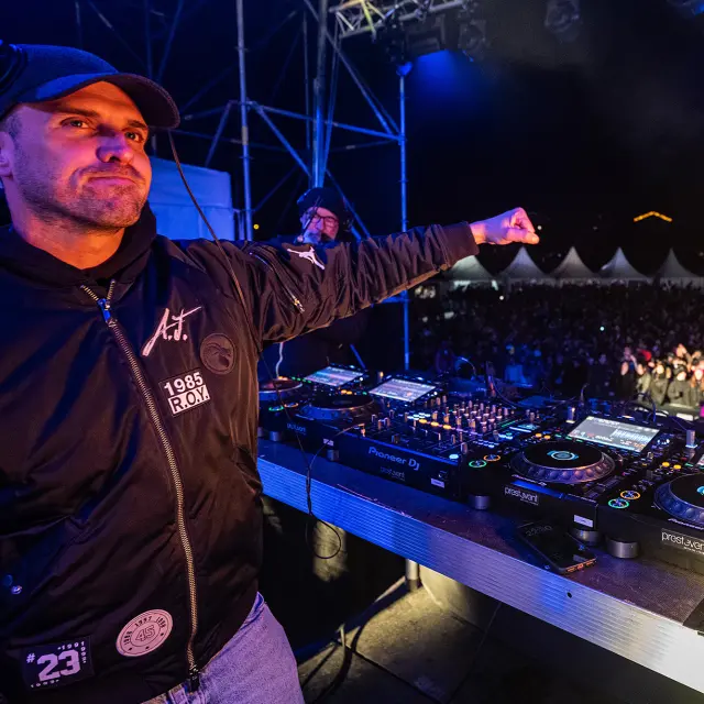 Concert solidaire de Feder lors de Glisse en Coeur