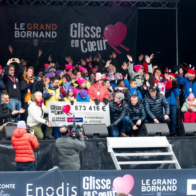 Remise du chèque record de Glisse en Coeur à l'association Ma Chance Moi Aussi