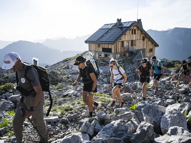 Dans l'objectif de Tilby Vattard à l'occasion de la Fête de la Montagne, du 14 juillet 2026 - éclairage de la chaîne des Aravis