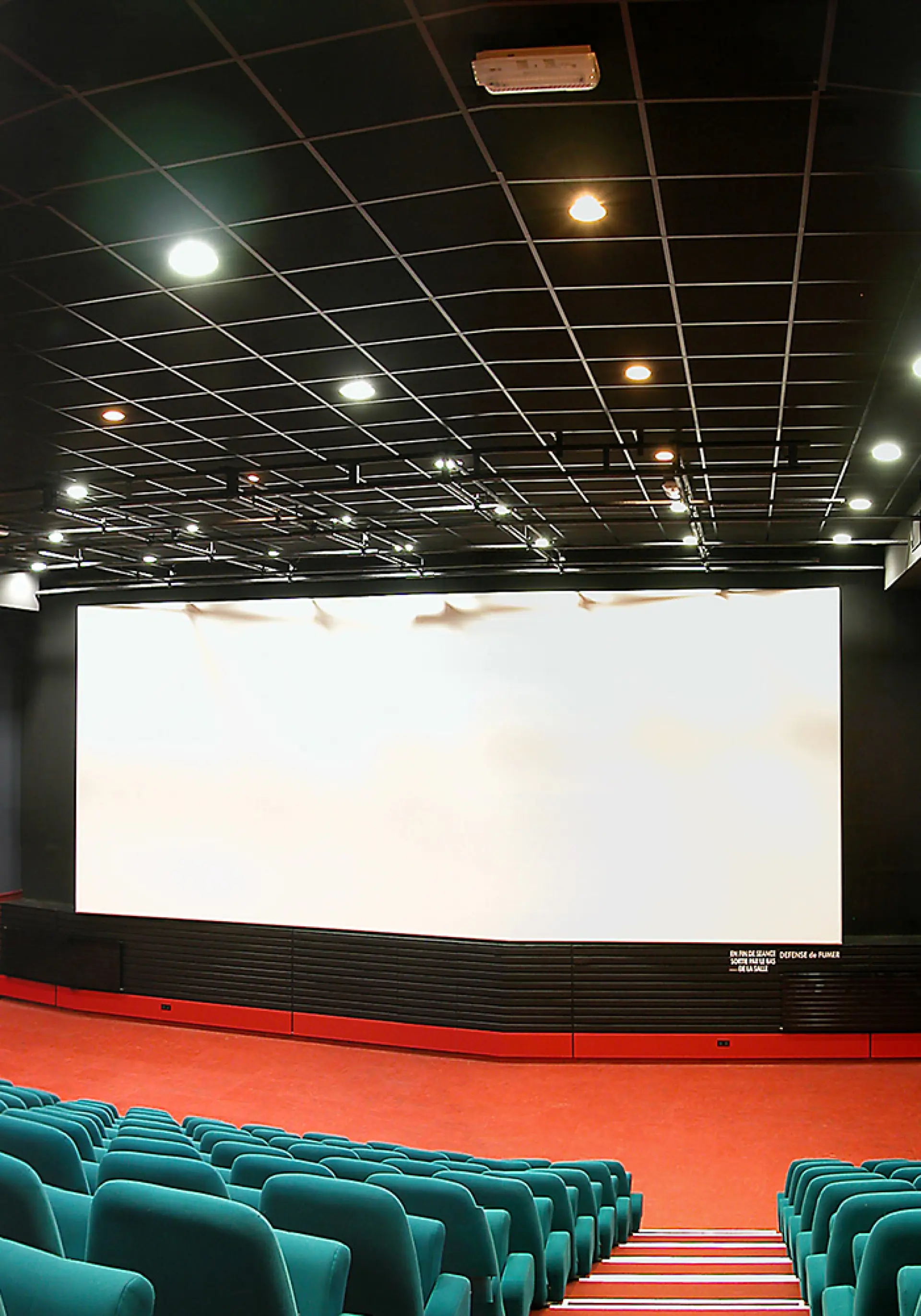 Vue générale du cinéma à l'Espace Grand-Bo
