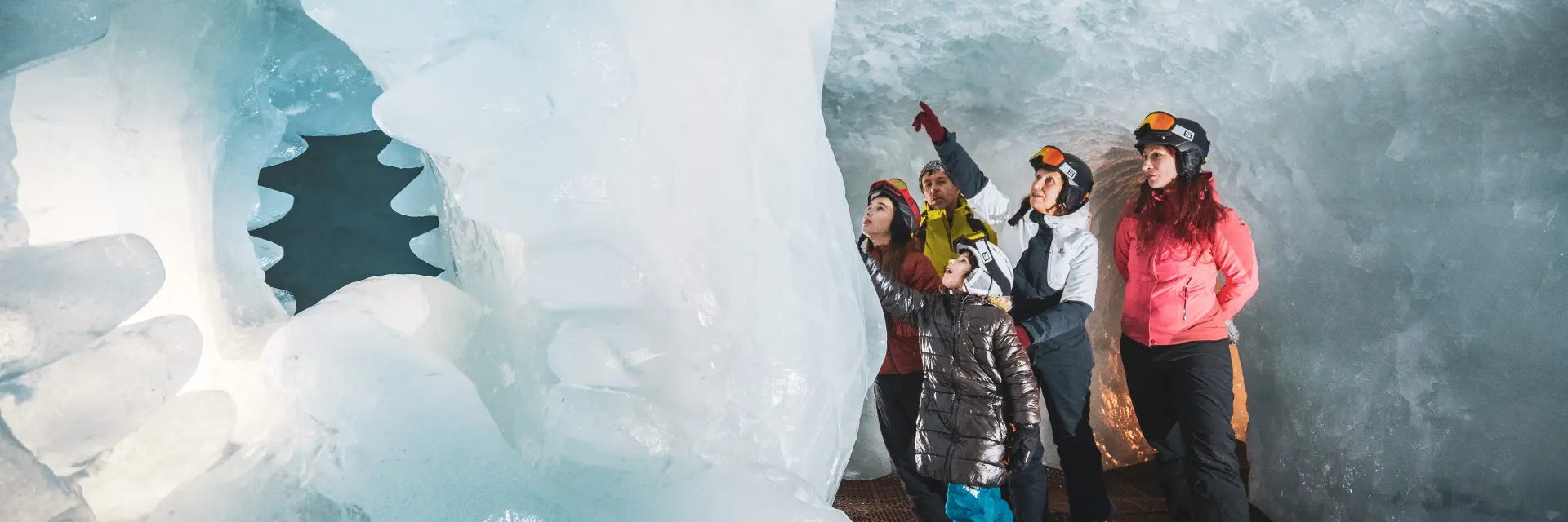 Découverte de la grotte de glace des Deux-Alpes en groupe