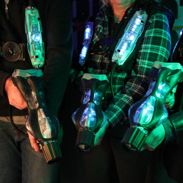 320-les-2-alpes-activite-interieur-lazer-game-station.jpg