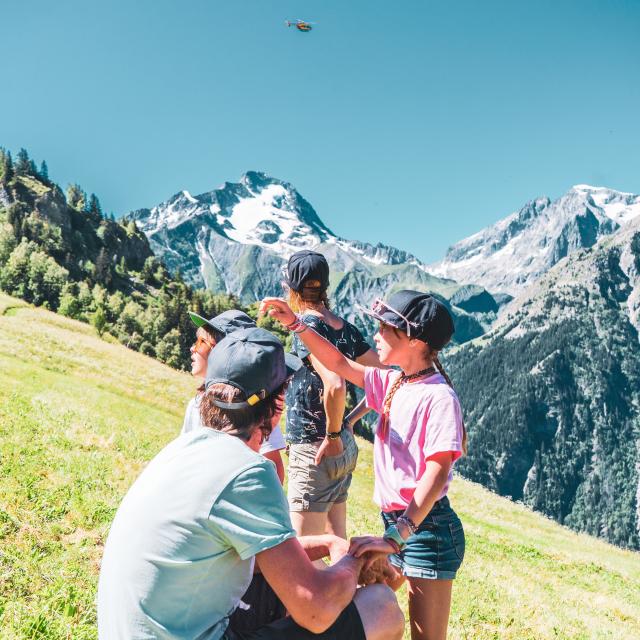balade-famille-helicoptere-ete-les2alpes.jpg