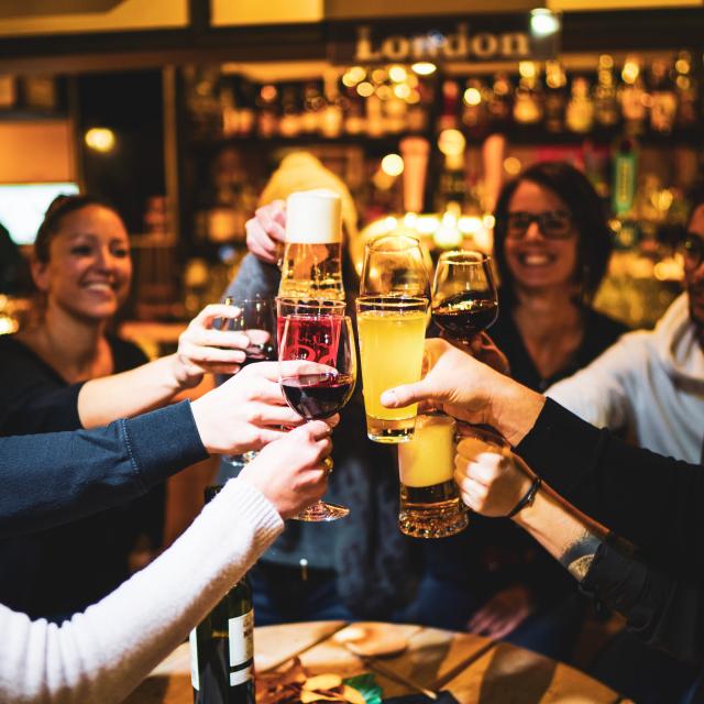 bar-les2alpes-convivialite-apero-ete.jpg