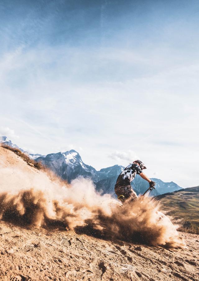 vtt-nuage-homme-les2alpes-ete.jpg