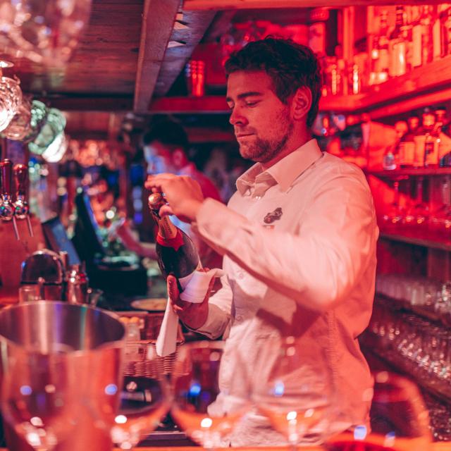 barman-soiree-champagne.jpg