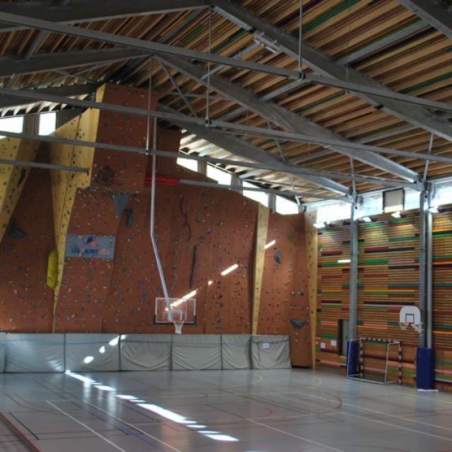 Palais-des-Sports-des-2-Alpes.jpg